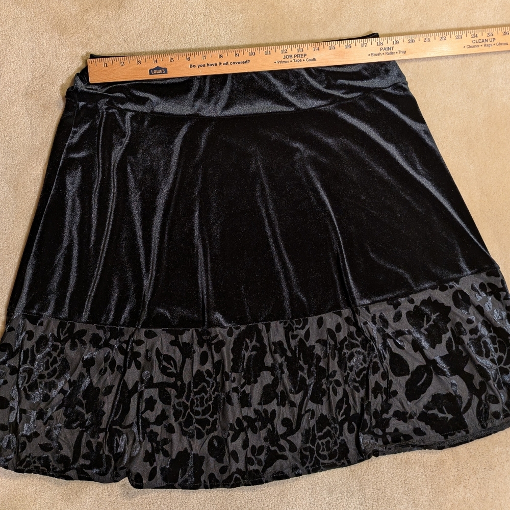 Women's Apostrophe Stretch Black Velvetine Skirt Sheer Floral at Hem| Size 18-20 - Picture 8 of 8